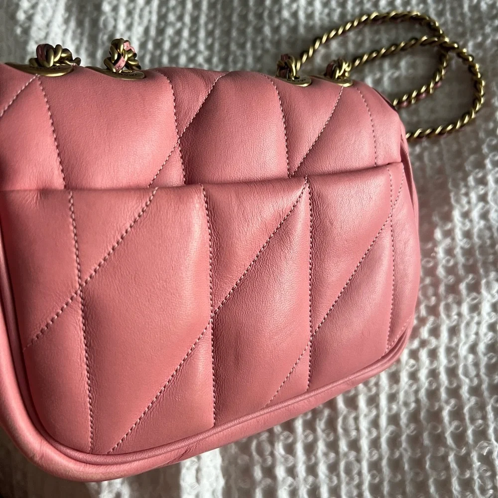 Coach PILLOW MADISON SHOULDER BAG
18 WITH QUILTING - Picture 5 of 13